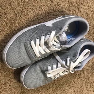 EUC Nike SB Check- Size 8